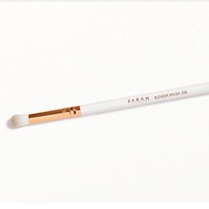 F.A.R.A.H
Blender Brush 25E Rose Gold Collection